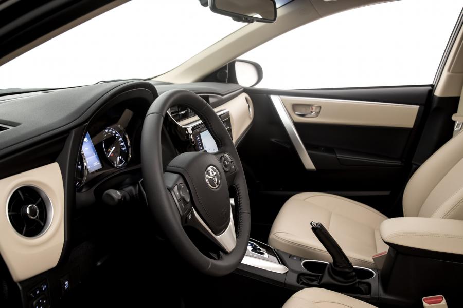 Интерьер Toyota Corolla Altis 2017 года  (LA) (фото 17 из 22)